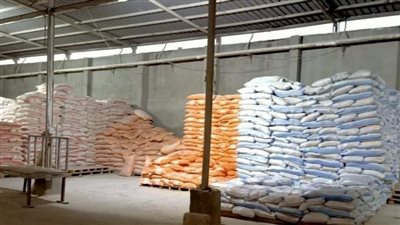 ضبط 600 طن علف وأسمدة ومواد غذائية مجهولة المصدر بالإسماعيلية 