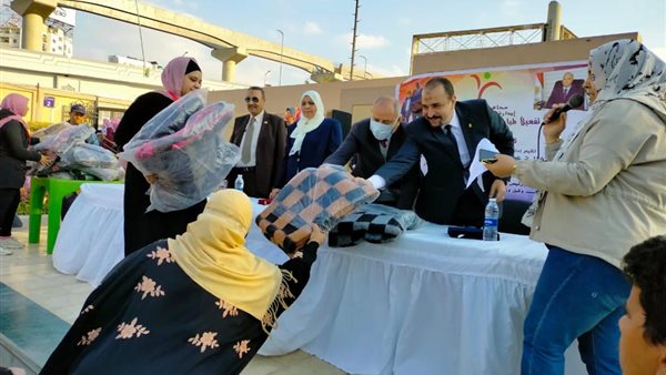 توزيع بطاطين على