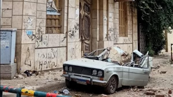 انهيار بلكونتين عقار