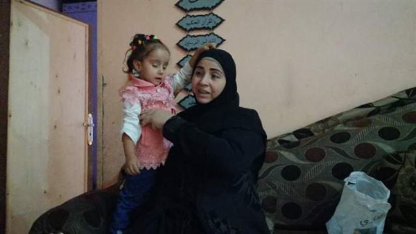 الطفلة تسبيح ووالدتها