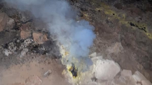 الارض تخرج نار