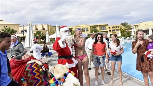 بابا نويل يزور المنتجعات