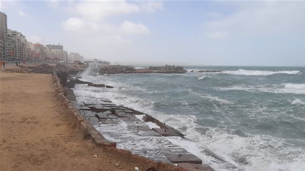 حواجز لمنع خروج مياه