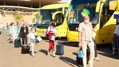 اليوم.. وصول 14 ألف سائح إلى مطاري الغردقة ومرسى علم