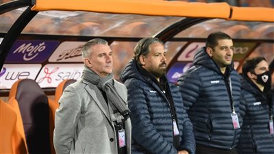 خلاف بين كارتيرون ومساعديه قبل مباراة بترو أتلتيكو والزمالك