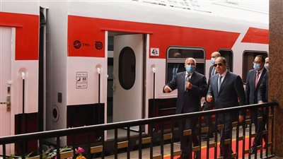  الرئيس السيسي يتفقد القطارات الجديدة بمحافظة أسوان 