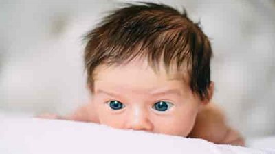 أبرزها ضعف التواصل البصري.. علامات التوحد عند الرضع