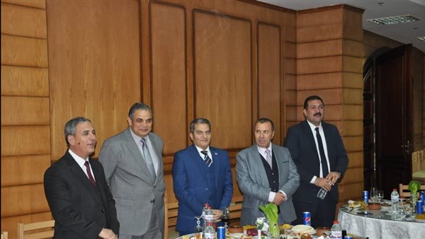 أثناء لقاء رئيس جامعة