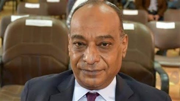 الدكتور أكرم حسن