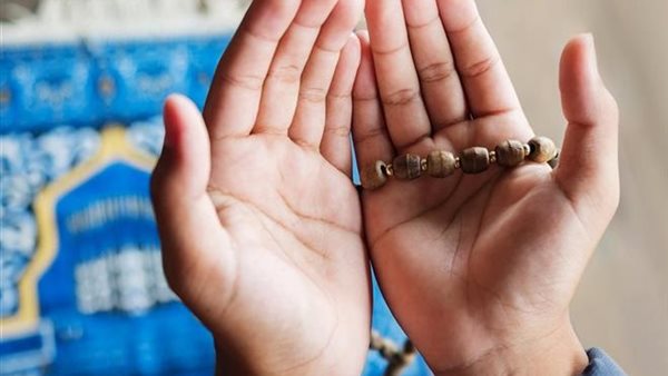 حكم الدعاء في رأس