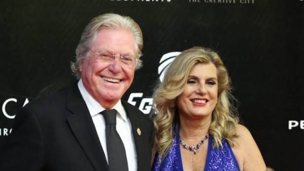 حسين فهمي وزوجته