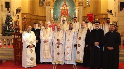 مطران الإسماعيلية للأقباط الكاثوليك يلتقي بكهنة الإيبارشية