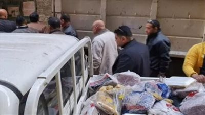 ضبط شخص بحوزته طن مواد غذائية فاسدة مجهولة المصدر بالقاهرة