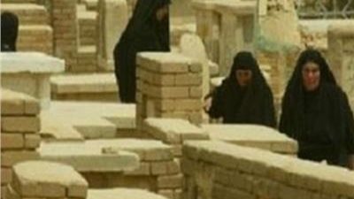 دار الإفتاء عن حكم تشييع المرأة للجنائز: لا تزاحم الرجال