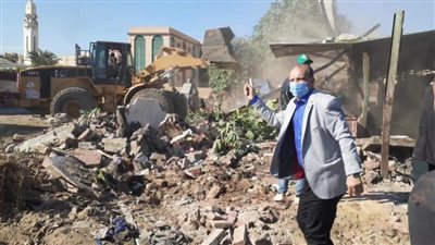 إزالة سوقين عشوائيين بحي المناخ في بورسعيد | صور  