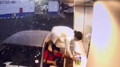 مقطع طريف بين صديقين سعوديين يثير إعجاب نشطاء السوشيال ميديا حول العالم