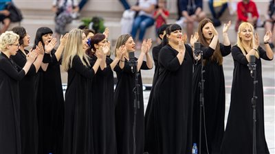 جوقة جوري النسائية تقدم فقرات من تراث جورجيا الشعبي في ساحة الوصل | صور