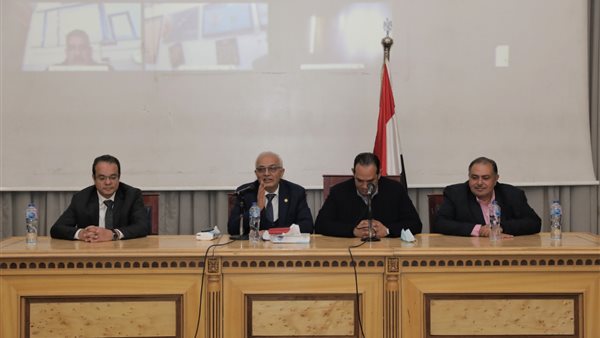 التعليم تكرم مديري