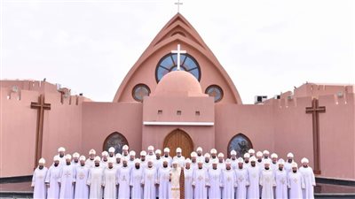 البابا تواضروس يختتم دورة التدبير الكنسي لـ 44 من الكهنة الجدد │ صور