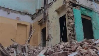 لخطورتهم على حياة المارة.. إزالة أجزاء من عقارات منهارة بغرب الإسكندرية