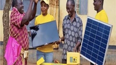 ثلاجة وتليفزيون شمسي لتخفيف أزمة الطاقة في إفريقيا