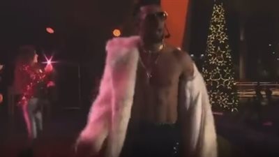 بـ ملابس عارية.. محمد رمضان يثير الجدل في حفل إكسبو 2020 