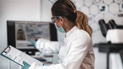 حصاد الوزارات 2021.. الصناعة تعتمد معمل الجريمة بوزارة العدل كجهة تفتيش للأغراض الجنائية