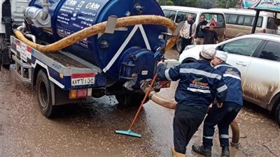 استمرار أعمال سحب مياه الأمطار من شوارع وميادين محافظة الغربية │ صور