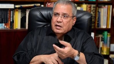 مستحيل أظل في وزارة تضم من قادوا البلاد نحو الهاوية.. أسرار استقالة الراحل جابر عصفور من حكومة شفيق