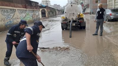 سقوط أمطار على معظم أنحاء كفر الشيخ.. ورؤساء المدن يتابعون جهود رفع المياه