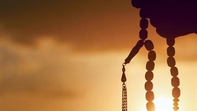 أمين الفتوى يوضح حكم التسبيح خلال الجلوس مع الآخرين أو مشاهدة التليفزيون