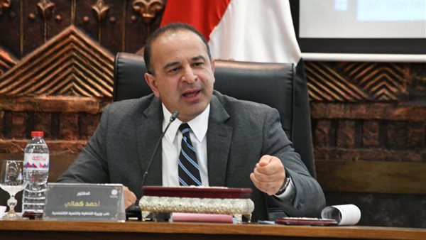  الدكتور أحمد كمالى