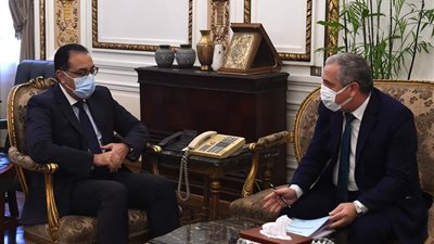 رئيس الوزراء يبحث مع الشوربجي تطوير المؤسسات الصحفية القومية.. ويؤكد دورها المحوري في نشر الوعي والثقافة