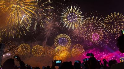 بسبب متحور أوميكرون.. العالم يحتفل بالعام الجديد 2022 بشكل مختلف | بث مباشر