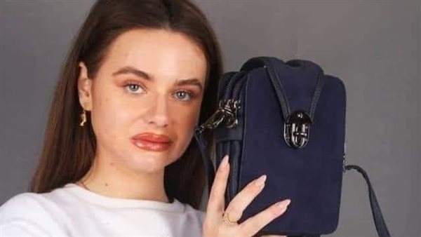 عارضة أزياء