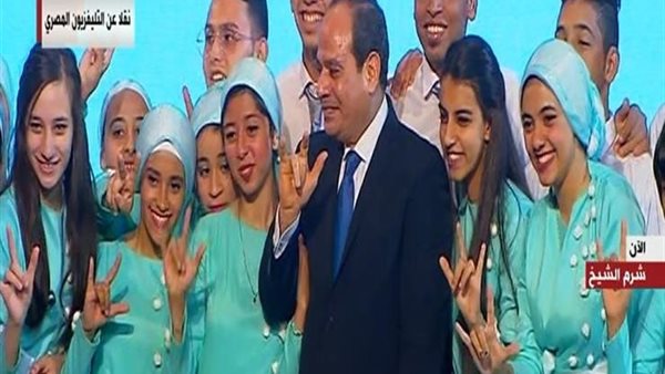 الرئيس السيسي وسط