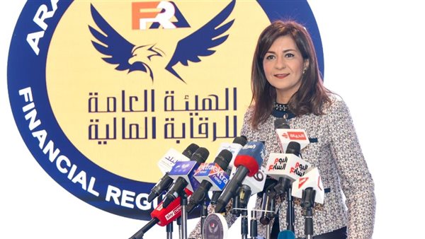 وزيرة الهجرة نبيلة