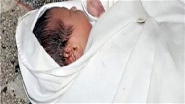 طفل ملقاه بالشارع