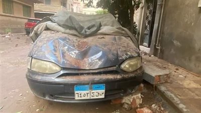 بعد سقوطها عليه.. تفاصيل إنقاذ سائق سيارة من الموت عقب انهيار شُرفتين بالمنصورة | بث مباشر 