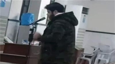 أدهم نابلسي يؤم المصلين في أحد المساجد بعد اعتزاله الغناء | فيديو جراف