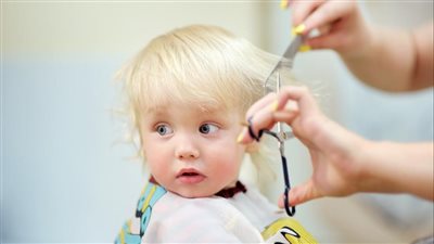 تساقط الشعر عند الأطفال عمر سنتين.. 5 علامات تؤكد ضرورة زيارة الطبيب