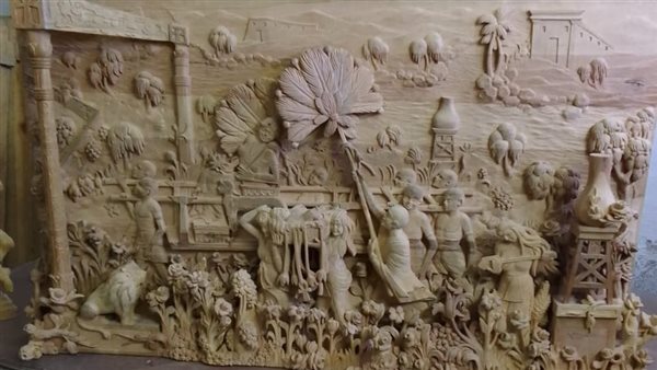 جدارية خشب عليها