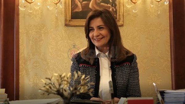 السفيرة نبيلة مكرم،