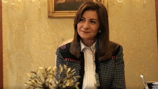 السفيرة نبيلة مكرم،