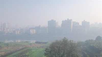 شوائب عالقة وشبورة كثيفة.. الأرصاد تعلن حالة الطقس غدًا