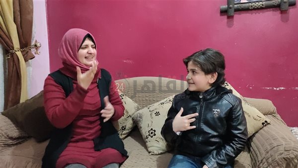 محمد يتواصل مع والدته