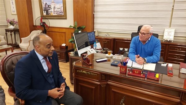 الدكتور أكرم حسن