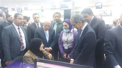 وزير الاتصالات يستجيب لاستغاثة سيدة بورسعيدية: ادوها راوتر وشهر هدية | صور وفيديو