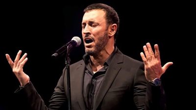 كاظم الساهر في أول ظهور له بحفله بعد وفاة شقيقه: فيروس كورونا ما بيمزح | فيديو