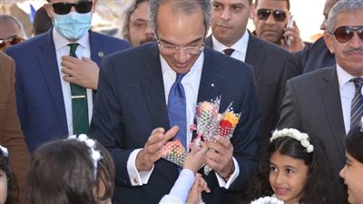 وزير الاتصالات يزور مدرسة التربية الفكرية في بورفؤاد | صور 
